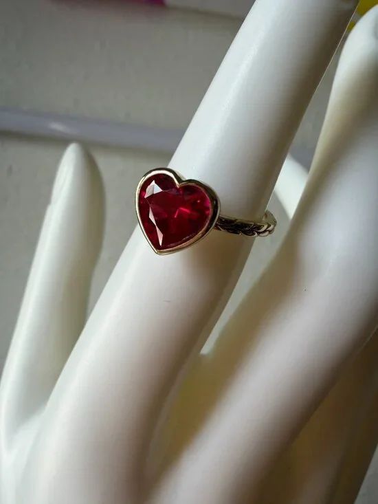 Hard to Find Melinda Maria Red Amelie Heart Ring - 5 - Picture 15 of 17